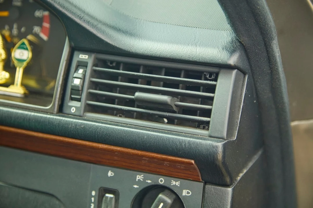 1990 Mercedes-Benz W124 E-Class - Image 23 of 30