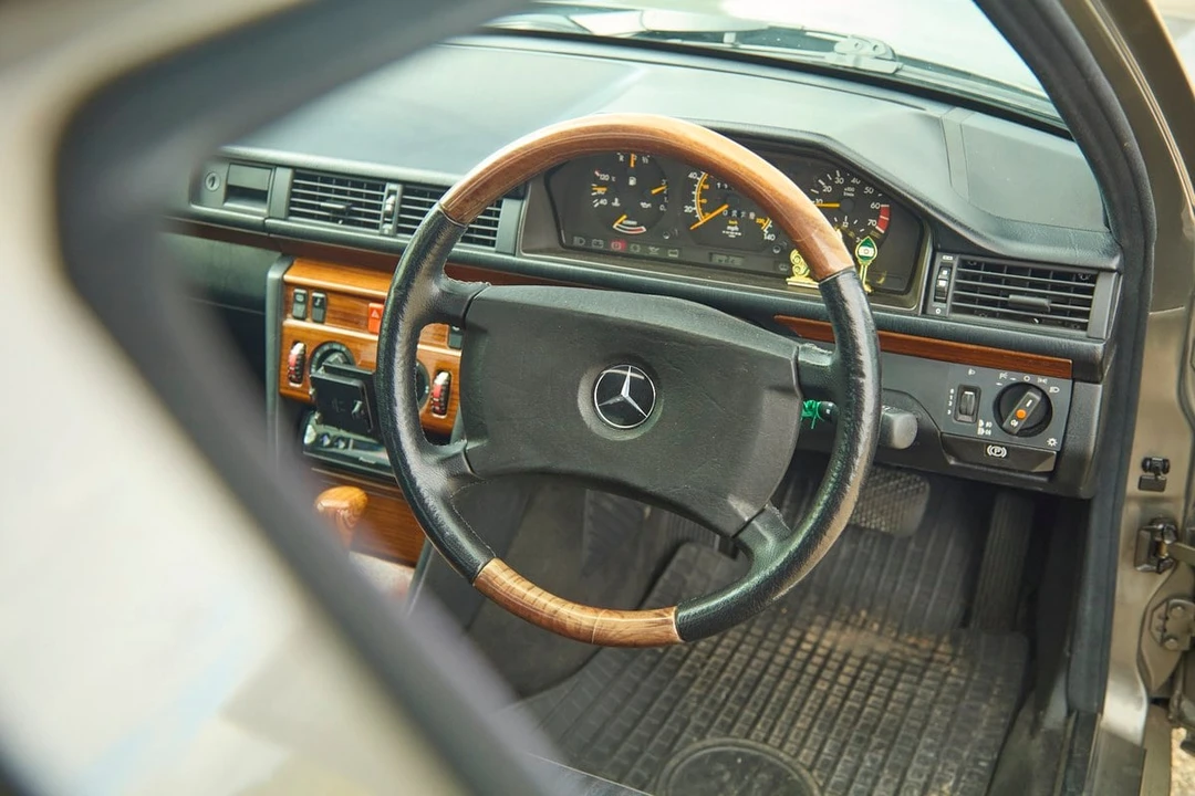 1990 Mercedes-Benz W124 E-Class - Image 25 of 30
