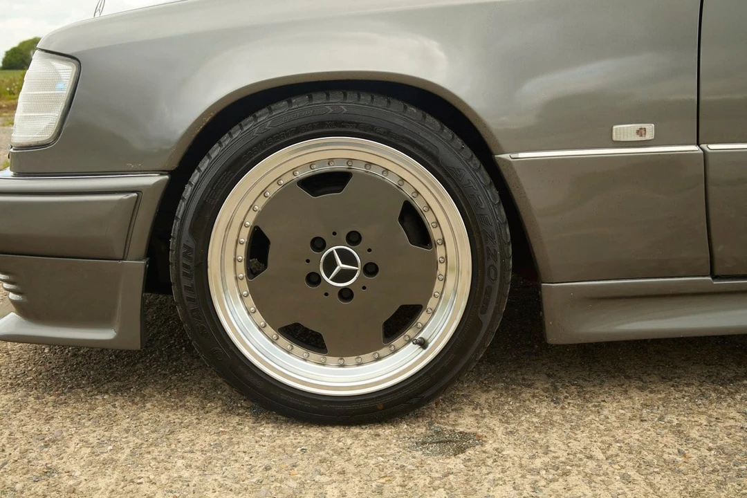 1990 Mercedes-Benz W124 E-Class - Image 12 of 30