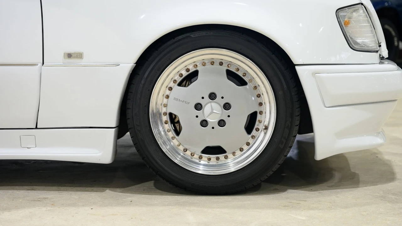 1990 Mercedes-Benz W124 E-Class - Image 28 of 31