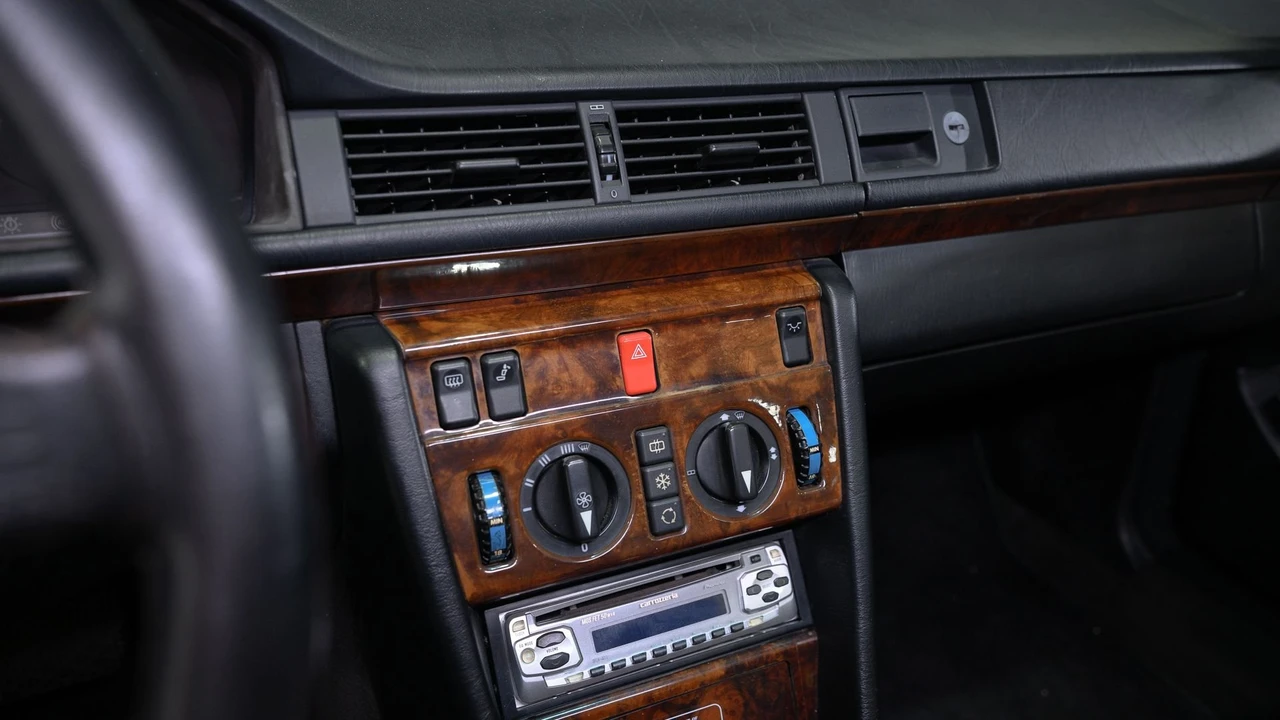 1990 Mercedes-Benz W124 E-Class - Image 31 of 31