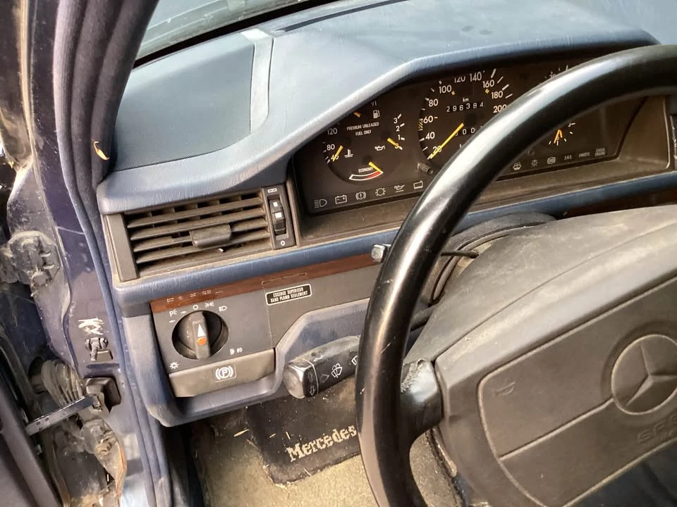 1990 Mercedes-Benz W124 E-Class - Image 11 of 14