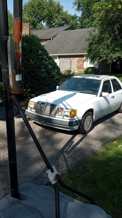 1990 Mercedes-Benz W124 E-Class - Image 2 of 9