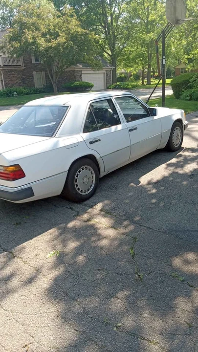 1990 Mercedes-Benz W124 E-Class - Image 3 of 9