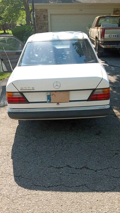 1990 Mercedes-Benz W124 E-Class - Image 7 of 9