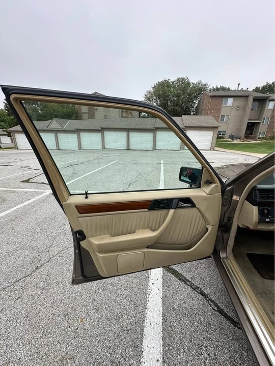 1990 Mercedes-Benz W124 E-Class - Image 11 of 20