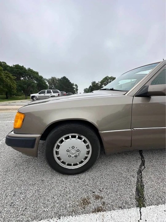 1990 Mercedes-Benz W124 E-Class - Image 4 of 20