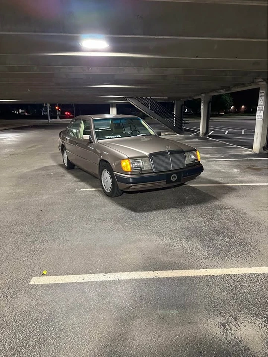 1990 Mercedes-Benz W124 E-Class - Image 2 of 20