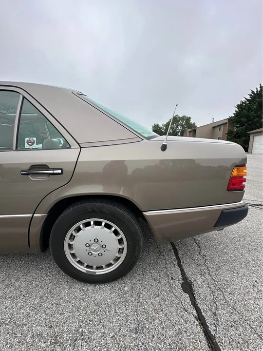 1990 Mercedes-Benz W124 E-Class - Image 6 of 20
