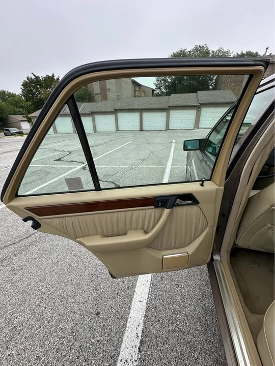 1990 Mercedes-Benz W124 E-Class - Image 10 of 20