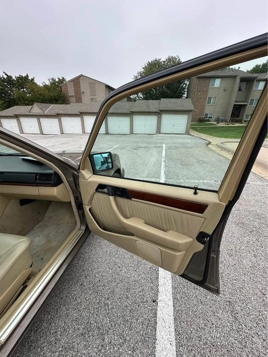 1990 Mercedes-Benz W124 E-Class - Image 12 of 20