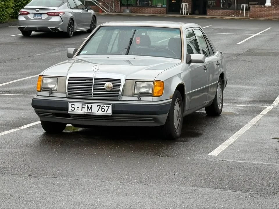 1990 Mercedes-Benz W124 E-Class - Image 2 of 3