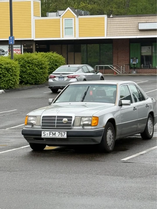 1990 Mercedes-Benz W124 E-Class - Image 3 of 3