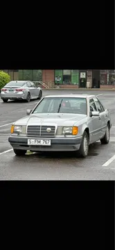 1990 Mercedes-Benz 300 E 3.0 Sedan 4D