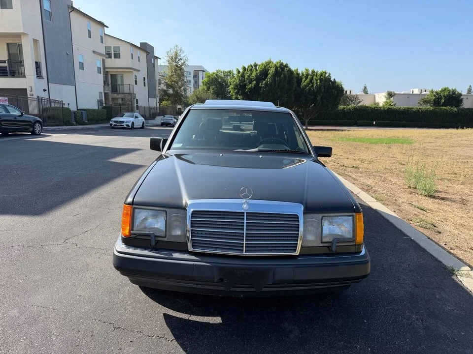 1990 Mercedes-Benz W124 E-Class - Image 2 of 12