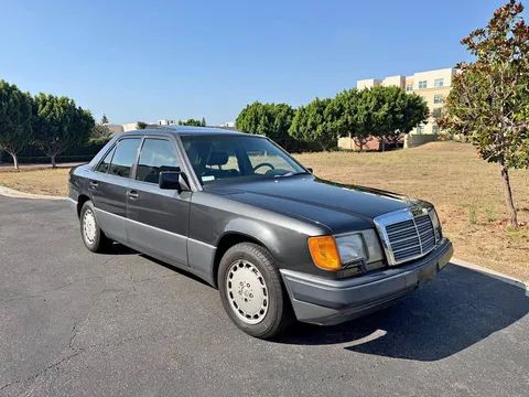 1990 Mercedes-Benz 300E 3.0 Sedan 4D