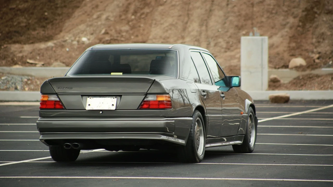 1990 Mercedes-Benz W124 E-Class - Image 18 of 31
