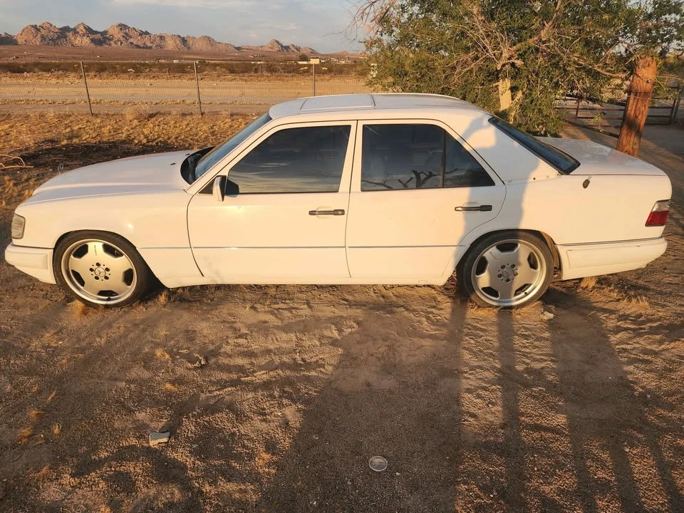 1990 Mercedes-Benz W124 E-Class - Image 2 of 9