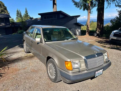 1990 Mercedes-Benz 300 E