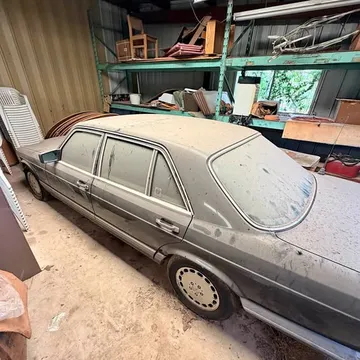 1990 Mercedes-Benz 300 SE Sedan 4D