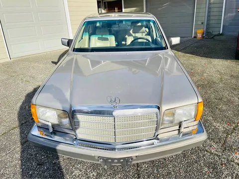 1990 Mercedes-Benz 300 SE Sedan 4D