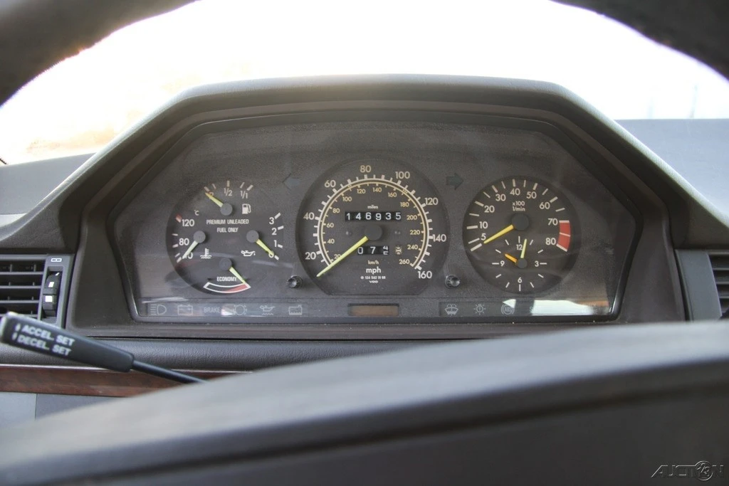 1990 Mercedes-Benz W124 E-Class - Image 14 of 21