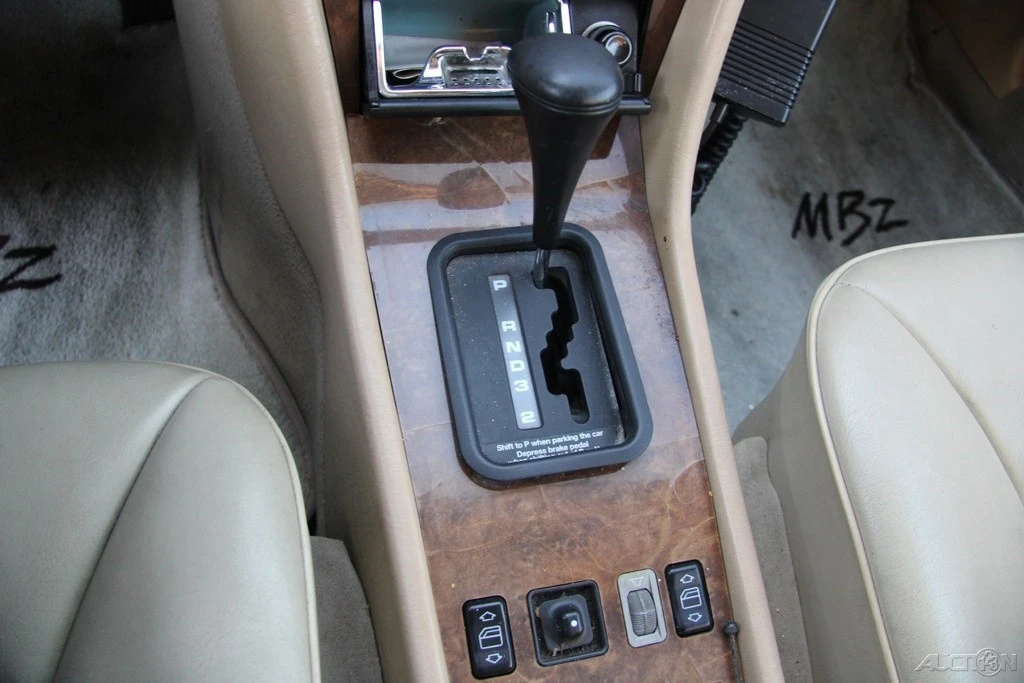 1990 Mercedes-Benz W124 E-Class - Image 17 of 21