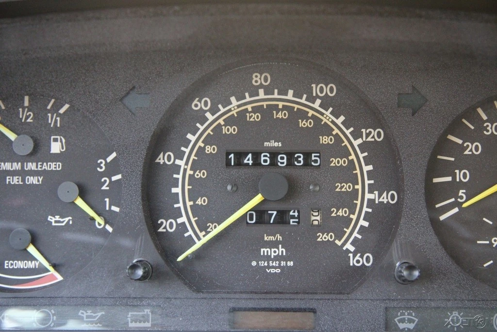 1990 Mercedes-Benz W124 E-Class - Image 15 of 21