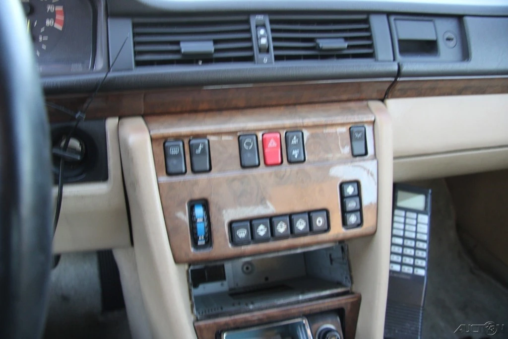 1990 Mercedes-Benz W124 E-Class - Image 16 of 21