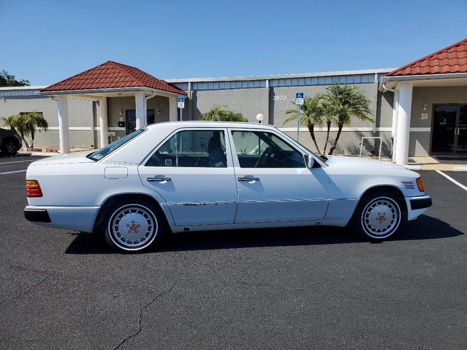 1990 Mercedes-Benz W124 E-Class - Image 4 of 20