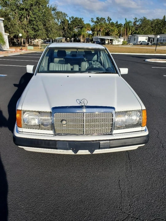 1990 Mercedes-Benz W124 E-Class - Image 7 of 20