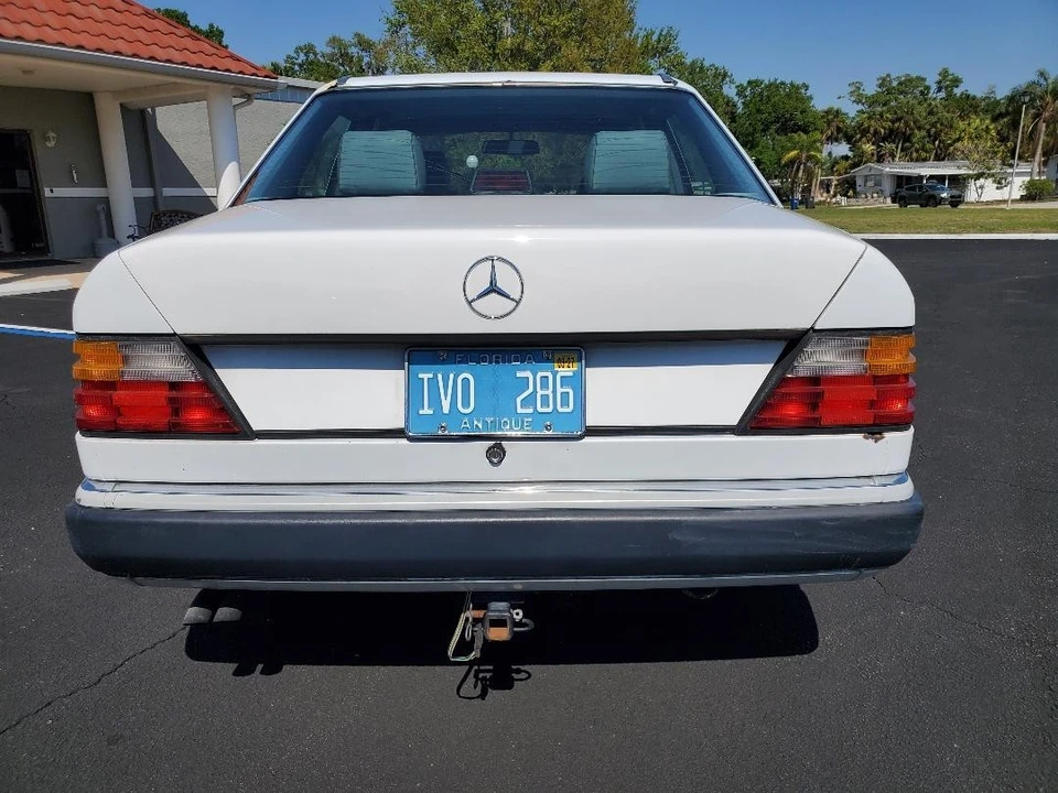 1990 Mercedes-Benz W124 E-Class - Image 8 of 20