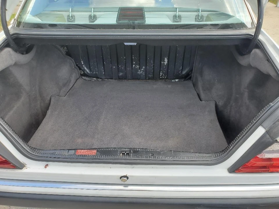 1990 Mercedes-Benz W124 E-Class - Image 9 of 20