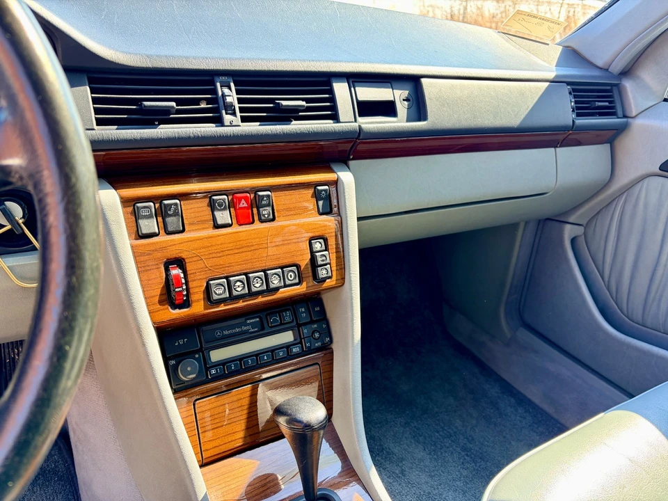 1990 Mercedes-Benz W124 E-Class - Image 12 of 21