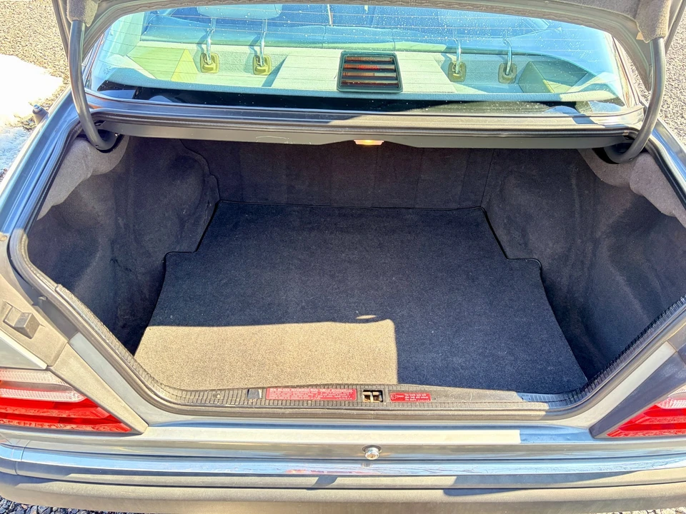 1990 Mercedes-Benz W124 E-Class - Image 8 of 21