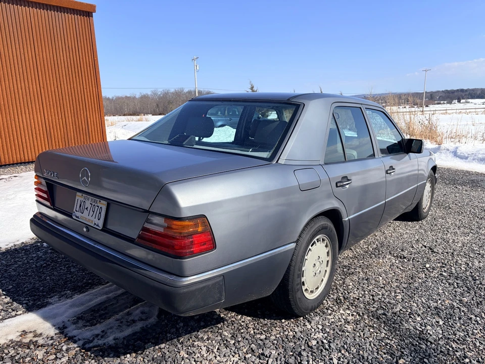 1990 Mercedes-Benz W124 E-Class - Image 2 of 21