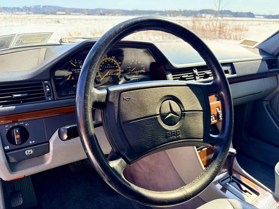 1990 Mercedes-Benz W124 E-Class - Image 11 of 21