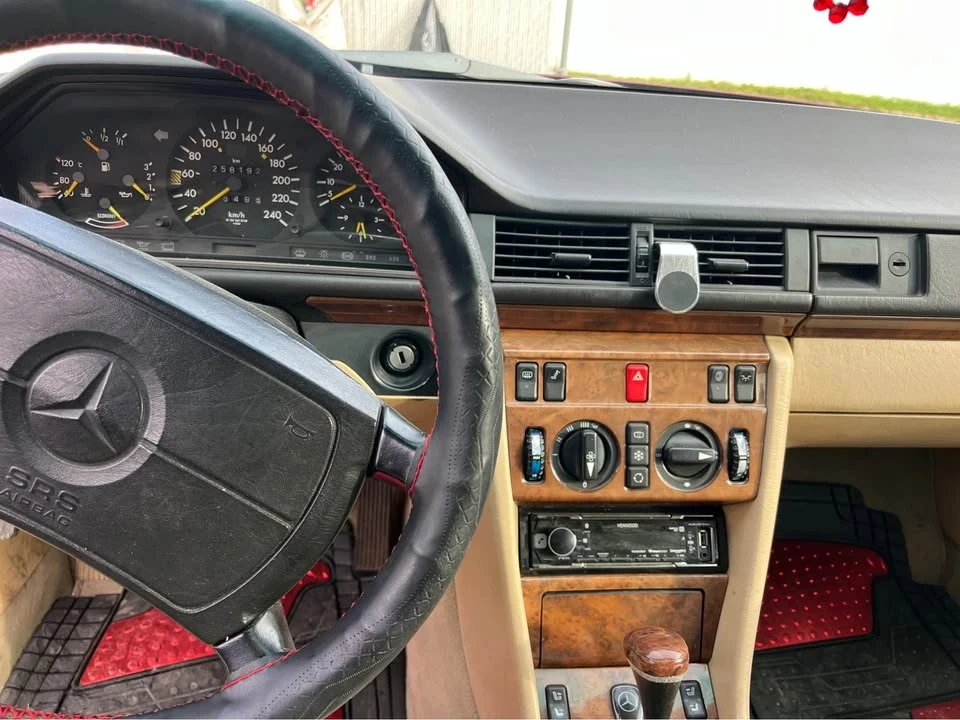 1990 Mercedes-Benz W124 E-Class - Image 11 of 12