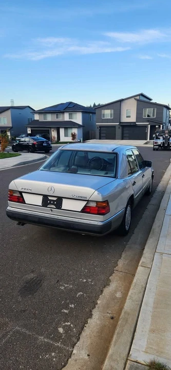 1990 Mercedes-Benz W124 E-Class - Image 4 of 7