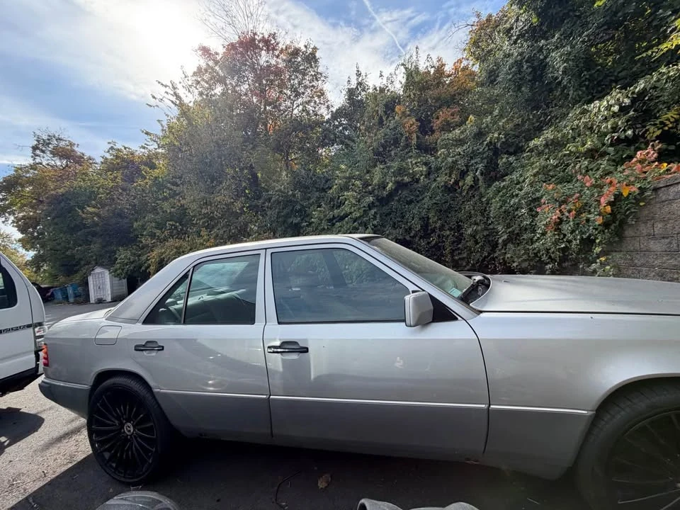 1990 Mercedes-Benz W124 E-Class - Image 10 of 12