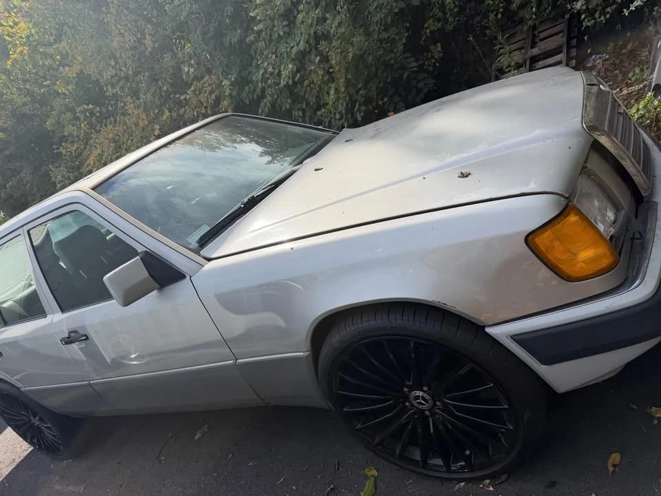 1990 Mercedes-Benz W124 E-Class - Image 2 of 12
