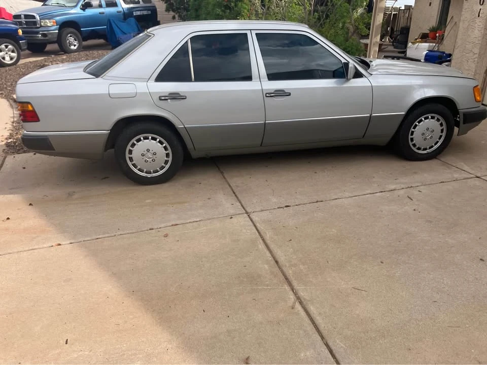 1990 Mercedes-Benz W124 E-Class - Image 9 of 9