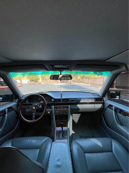 1990 Mercedes-Benz W124 E-Class - Image 13 of 20