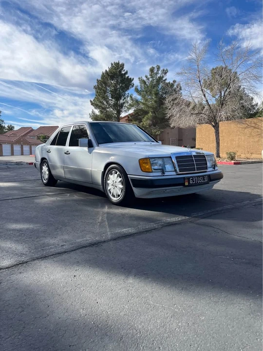 1990 Mercedes-Benz W124 E-Class - Image 2 of 20