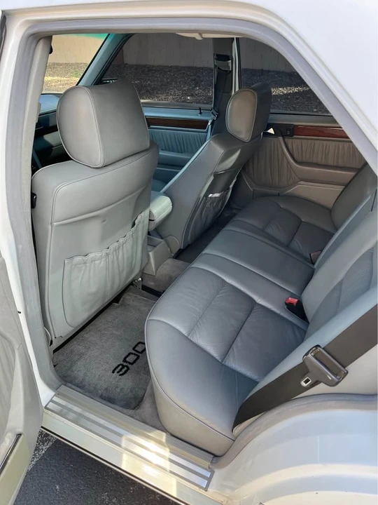 1990 Mercedes-Benz W124 E-Class - Image 14 of 20