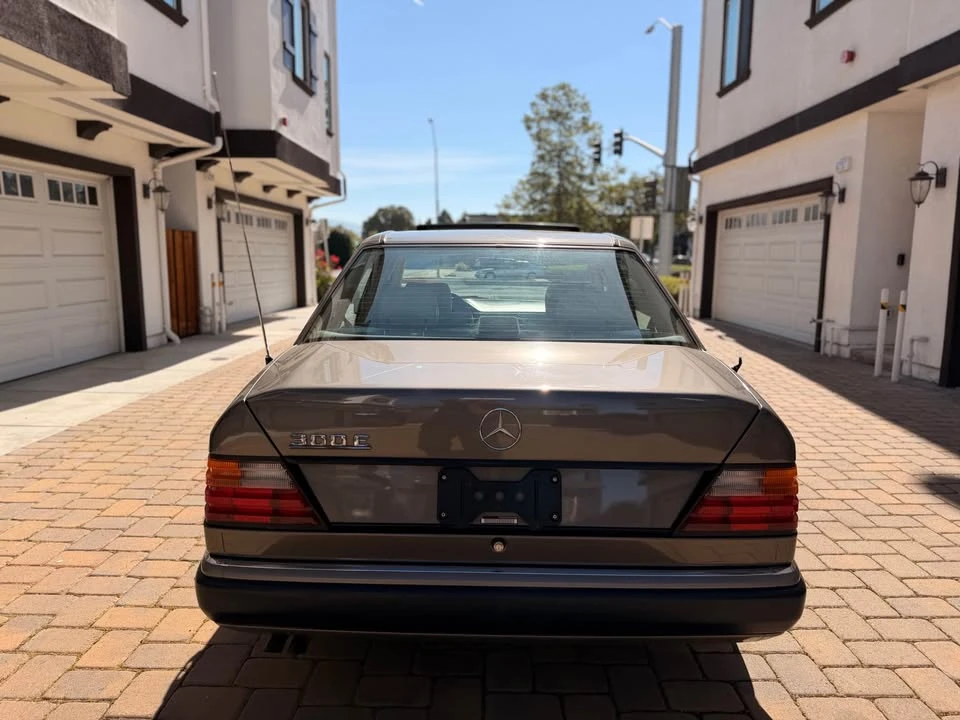 1990 Mercedes-Benz W124 E-Class - Image 6 of 20
