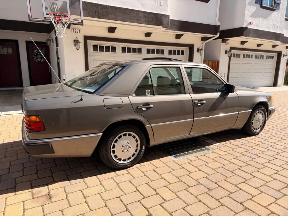 1990 Mercedes-Benz W124 E-Class - Image 3 of 20