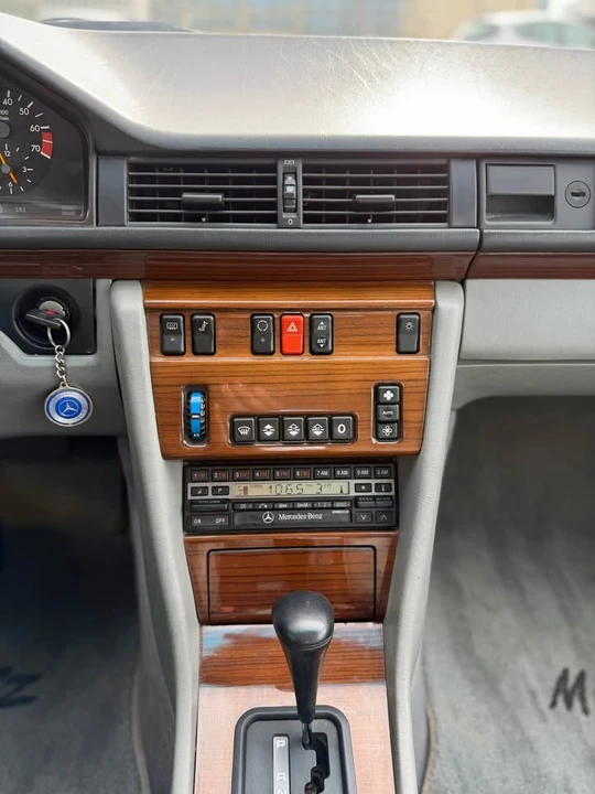 1990 Mercedes-Benz W124 E-Class - Image 17 of 20