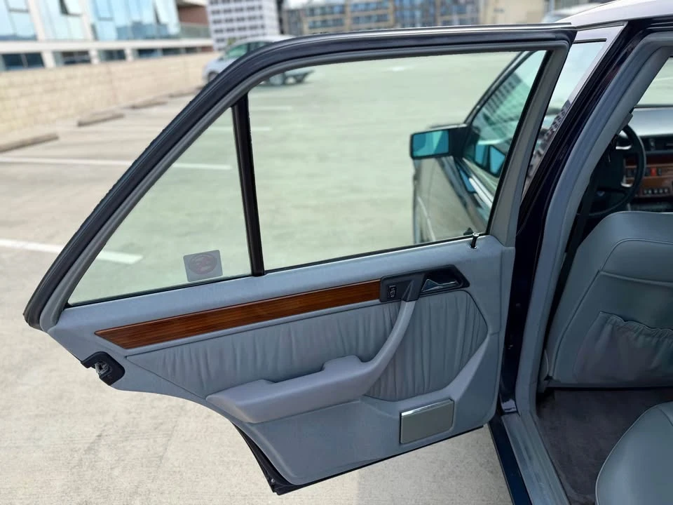 1990 Mercedes-Benz W124 E-Class - Image 10 of 20