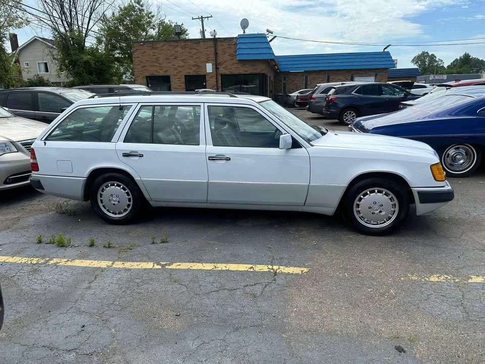 1990 Mercedes-Benz W124 E-Class - Image 7 of 11